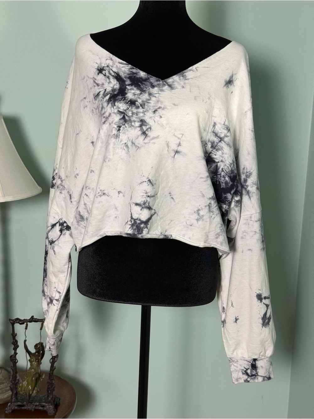 SHEIN Black & White Tie-Dye V-Neck Cropped Pullover Terry Cloth Size S